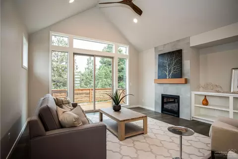 63105 Iner Loop, Bend, OR 97701 photo 9