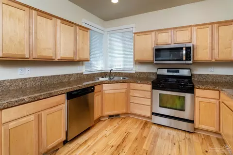 2879 NE Sedalia Loop, Bend, OR 97701 photo 6