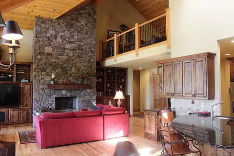 61825 Fall Creek Loop, Bend, OR 97702 photo 9