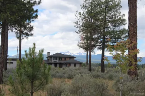 61825 Fall Creek Loop, Bend, OR 97702 photo 4