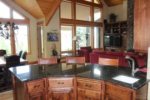 61825 Fall Creek Loop, Bend, OR 97702 photo 12