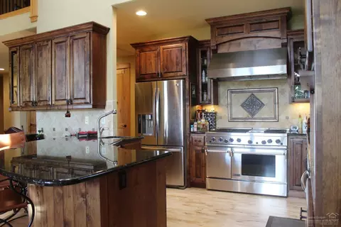 61825 Fall Creek Loop, Bend, OR 97702 photo 11