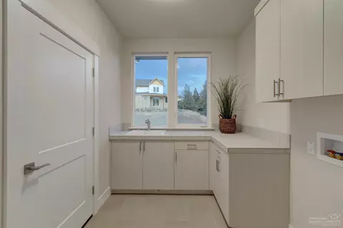 60121 SE Ruby Peak Loop, Bend, OR 97702 photo 13