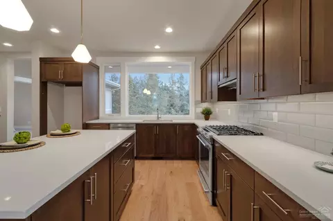 60121 SE Ruby Peak Loop, Bend, OR 97702 photo 9