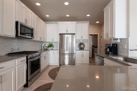63194 NE Iner Loop, Bend, OR 97701 photo 8