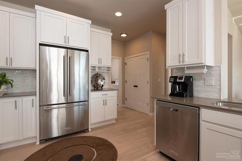 63194 NE Iner Loop, Bend, OR 97701 photo 9