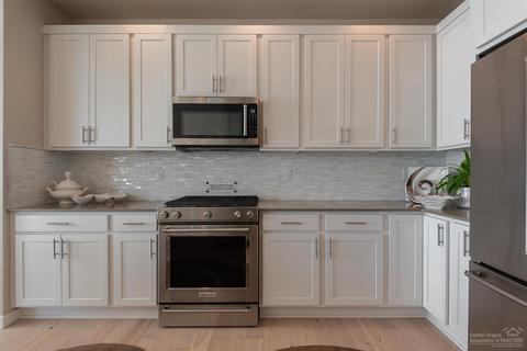 63194 NE Iner Loop, Bend, OR 97701 photo 10