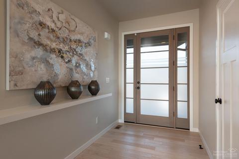63194 NE Iner Loop, Bend, OR 97701 photo 3