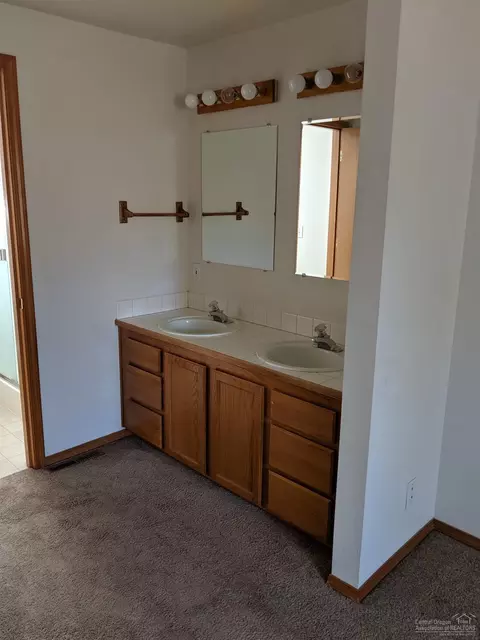 1131 NE Locksley Dr, Bend, OR 97701 photo 11
