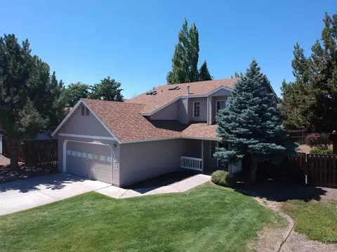 1131 NE Locksley Dr, Bend, OR 97701 photo 2
