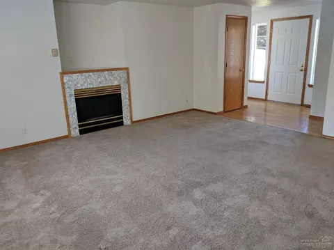 1131 NE Locksley Dr, Bend, OR 97701 photo 3