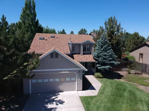 1131 NE Locksley Dr, Bend, OR 97701 photo 1
