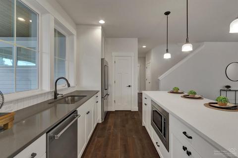 60101 SE Ruby Peak Loop, Bend, OR 97702 photo 11