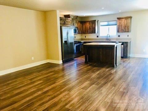 2363 NW Debron Ln, Bend, OR 97703 photo 3
