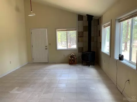 12232 Sun Forest Dr, La Pine, OR 97739 photo 3