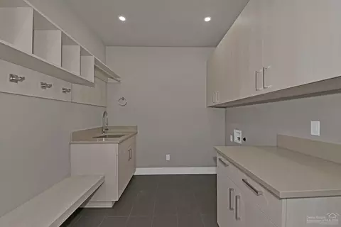 19151 Gateway Loop, Bend, OR 97702 photo 17