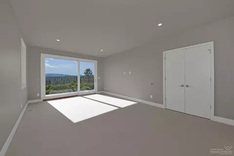 19151 Gateway Loop, Bend, OR 97702 photo 13