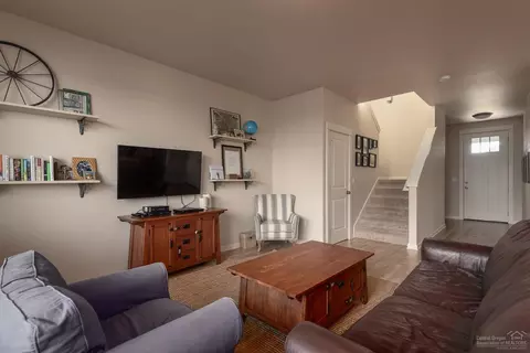 61589 Alstrup Rd, Bend, OR 97702 photo 2