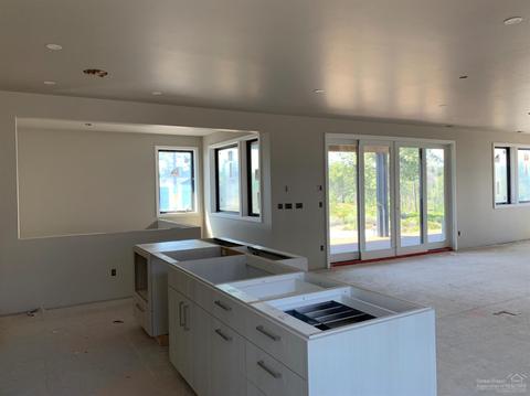 19190 Gateway Loop Loop, Bend, OR 97702 photo 10