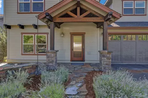 61438 Linton Loop, Bend, OR 97702 photo 2