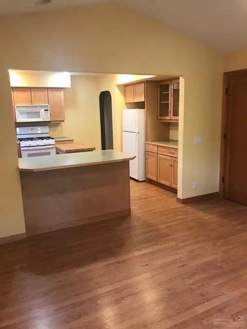 635 NE Irving Ave, Bend, OR 97701 photo 5