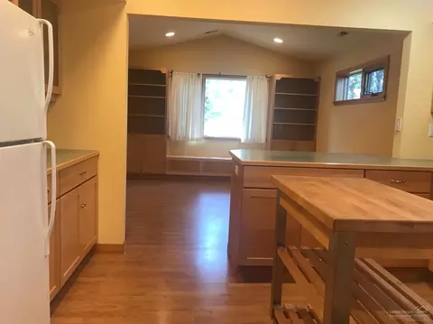 635 NE Irving Ave, Bend, OR 97701 photo 4
