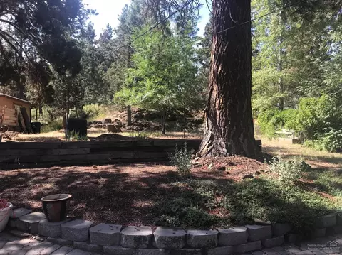 635 NE Irving Ave, Bend, OR 97701 photo 10