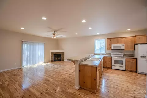 20701 Wandalea Dr, Bend, OR 97701 photo 2