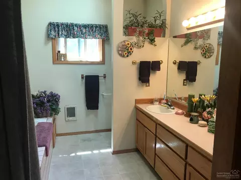 61225 SE Victory Loop, Bend, OR 97702 photo 11