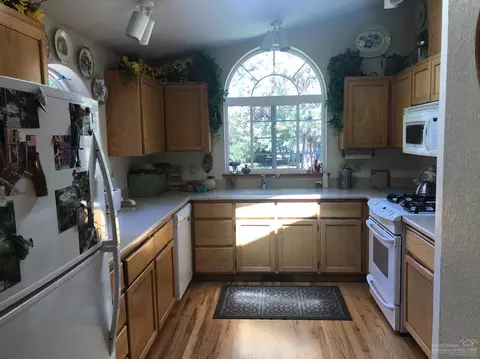 61225 SE Victory Loop, Bend, OR 97702 photo 6