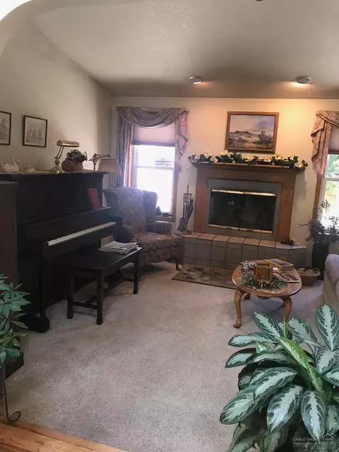 61225 SE Victory Loop, Bend, OR 97702 photo 7