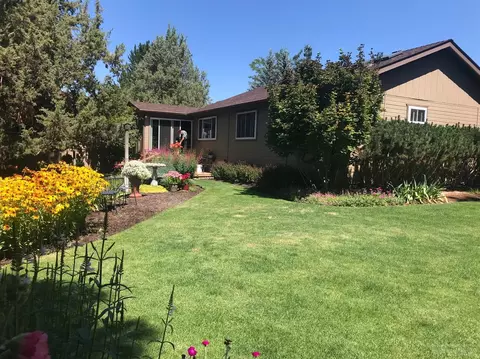 61225 SE Victory Loop, Bend, OR 97702 photo 2