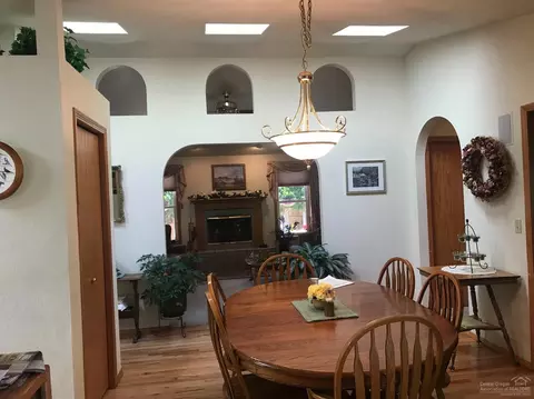 61225 SE Victory Loop, Bend, OR 97702 photo 8