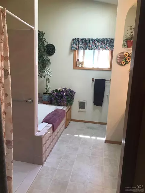 61225 SE Victory Loop, Bend, OR 97702 photo 13
