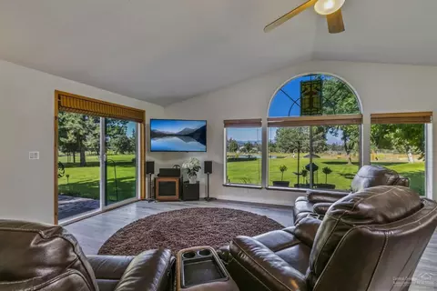 21878 Repine Dr, Bend, OR 97701 photo 3