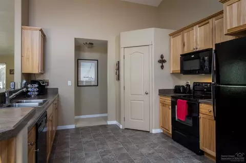 56085 Marsh Hawk Rd, Bend, OR 97707 photo 6