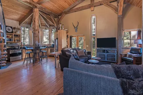 56160 Stellar Dr, Bend, OR 97707 photo 2