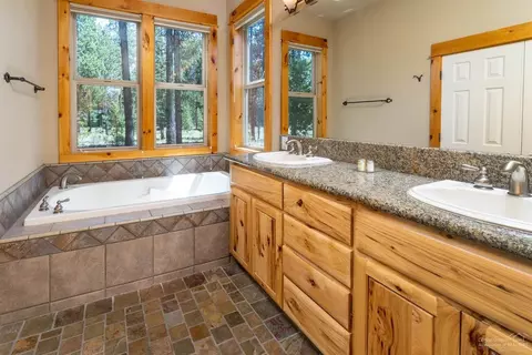 57685 Poplar Loop, Sunriver, OR 97707 photo 10
