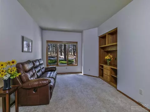 60705 Willow Creek Loop, Bend, OR 97702 photo 11
