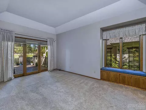 60705 Willow Creek Loop, Bend, OR 97702 photo 9