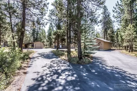 17225 Elsinore Rd, Bend, OR 97707 photo 3
