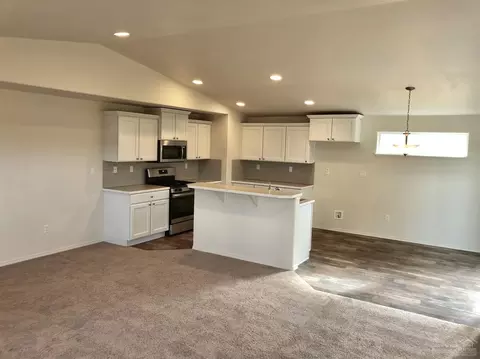 2931 NE Quiet Canyon Dr, Bend, OR 97701 photo 2