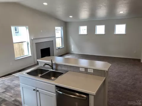 2931 NE Quiet Canyon Dr, Bend, OR 97701 photo 3