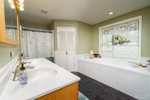 60830 Jennings Rd, Bend, OR 97702 photo 6
