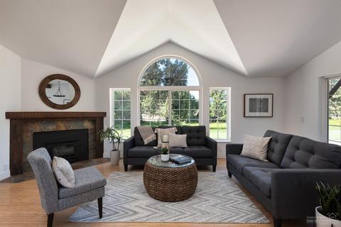 18285 Pinehurst Rd, Bend, OR 97703 photo 2