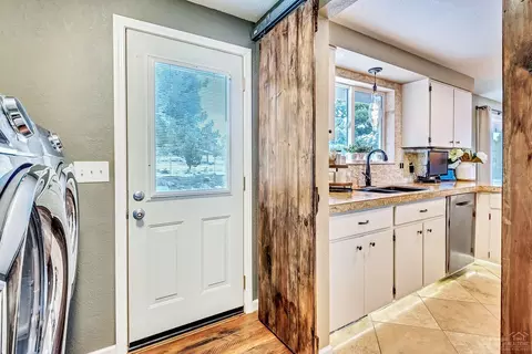 21126 Limestone Ave, Bend, OR 97703 photo 6