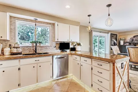 21126 Limestone Ave, Bend, OR 97703 photo 4