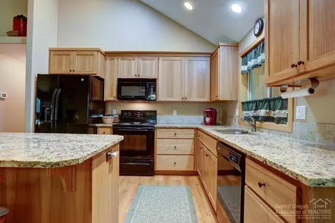 19096 Obsidian Rd, Bend, OR 97702 photo 8