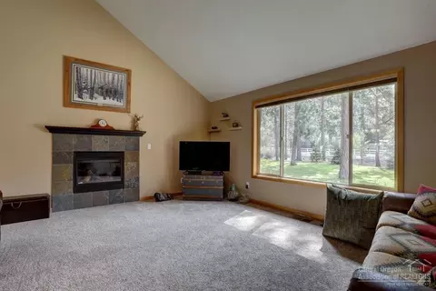 19096 Obsidian Rd, Bend, OR 97702 photo 3