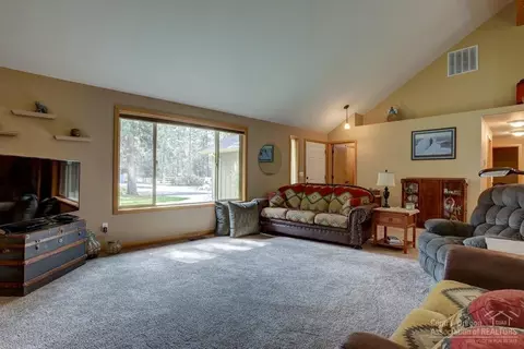19096 Obsidian Rd, Bend, OR 97702 photo 5